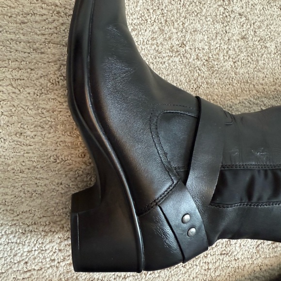 Clarks Women's Black Zip Up Dream Faux Leather Riding Boots Size 8 1/2M EUC - Picture 4 of 13